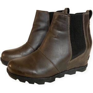 Sorel Joan Of Arctic Wedge II Chelsea Boots Booties Size 8.5 Dark Brown & Black